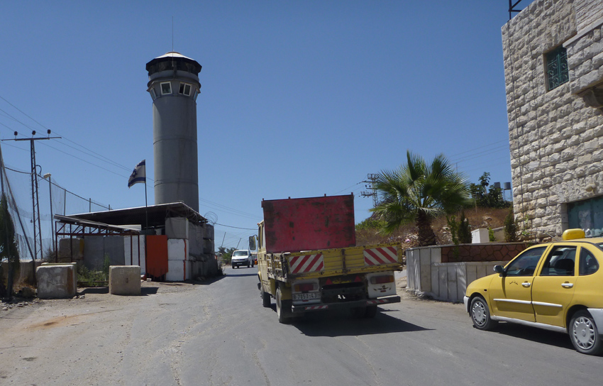 Checkpoint in Beit Ummar (image from palestine-israel-limerick.blogspot.com)