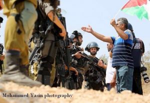 Bil'in protest (image by Mohammed Yasin)
