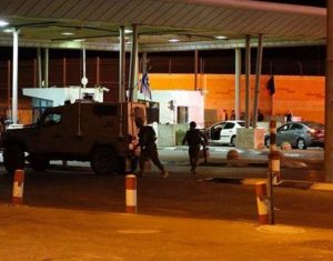 Soldiers at Qalandia checkpoint