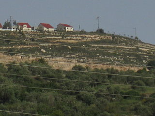 Israeli settlement near Nablus (image from wikimedia)