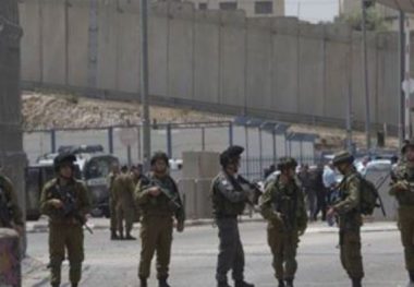 Israeli soldiers stand near the Israeli Annexation Wall (archive image)