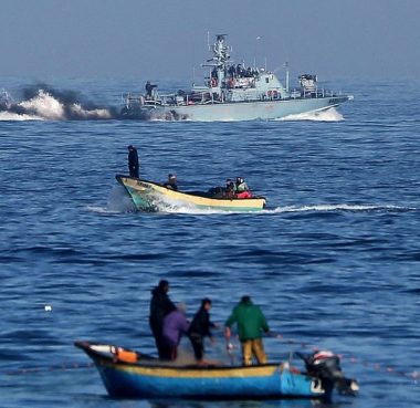 Palestinian fishing boats and Israeli navy (archive image)