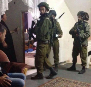 Israeli Soldiers Abduct Eleven Palestinians In The West Bank