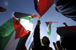 Analysis: “Palestinians to pay the price of normalization in the Gulf”