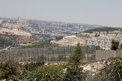 The view from al-Wallaja village toward the Israeli settlement of Gilo (image by Ghassan Bannoura)