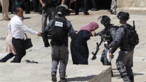 Israeli troops assault Palestinian worshipers in Al-Aqsa (archive image)