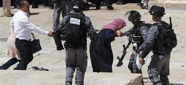 Israeli troops assault Palestinian worshipers in Al-Aqsa (archive image)