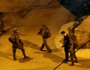 Israeli Soldiers Abduct Seven Palestinians In Hebron