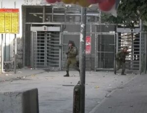 Israeli Soldiers Shoot A Palestinian Near Nablus, Abduct One, In Hebron