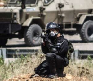 Israeli Forces Assault a Palestinian, Seize a Vehicle, Near Hebron