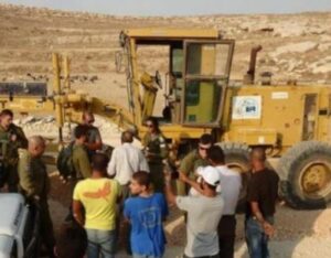 Israeli Soldiers Abduct A Palestinian, Confiscate His Bulldozer