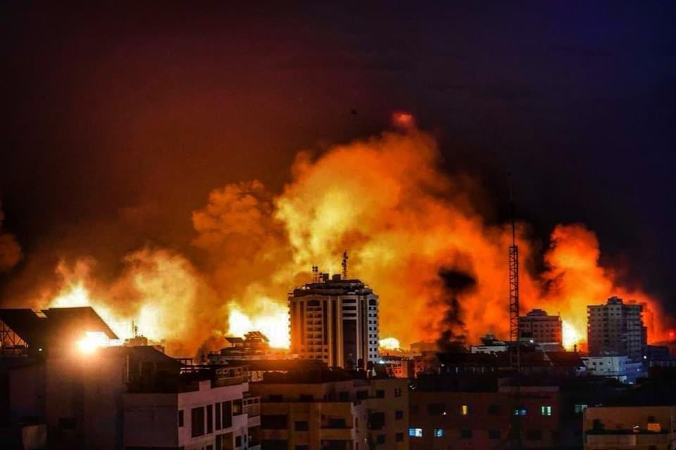 Repeated airstikes on Jabalia, Gaza City, Albureij, Al Nusairat, Khan Younis and more. Earth shaking airstrikes in vicinity of Gaza City’s AlShifa hospital and AlQuds Hospital. Image by Nour Odeh in Gaza