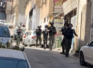 Soldiers Abduct Three Palestinians, Colonizers Damage Cars In Jerusalem