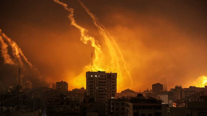 Gaza under bombardment (image by AA, via TRT)