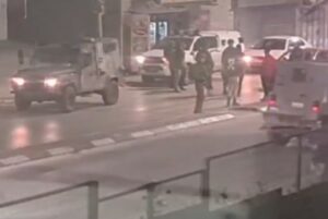 Soldiers Abduct Two Palestinians After Israeli Colonizers Attacked Them