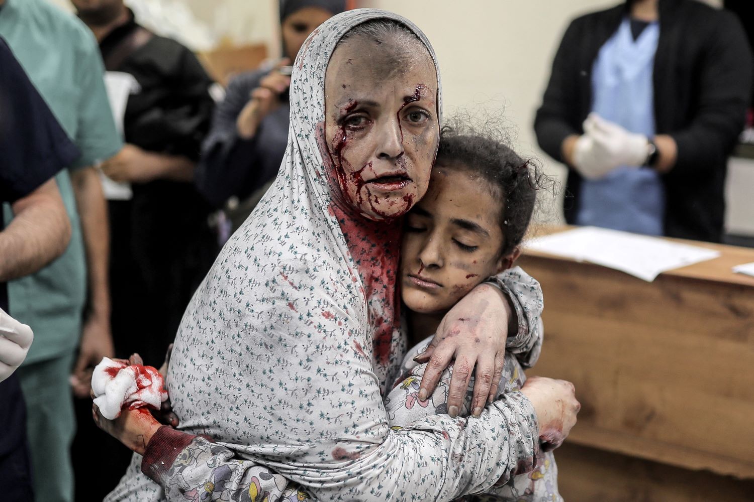 Palestinian mother and daughter (image from Wafa news agency)