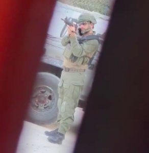 Army Assaults a Palestinian, Injures Others, and Abducts Five, in Hebron