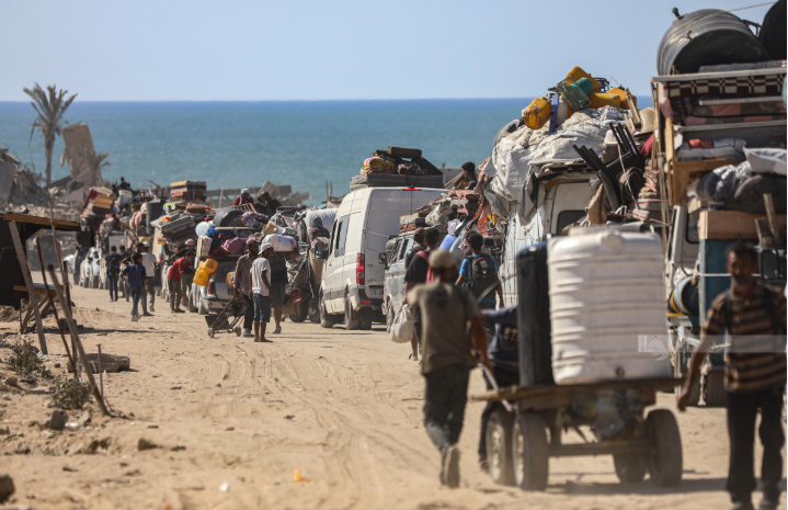 Citizens flee to southern Gaza (image from Wafa)